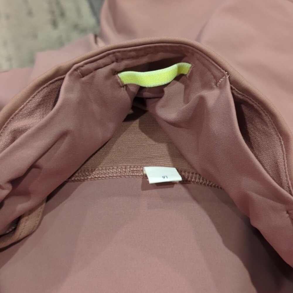 Lululemon Trail Bound Short Bark Berry like new - Picture 12 of 13